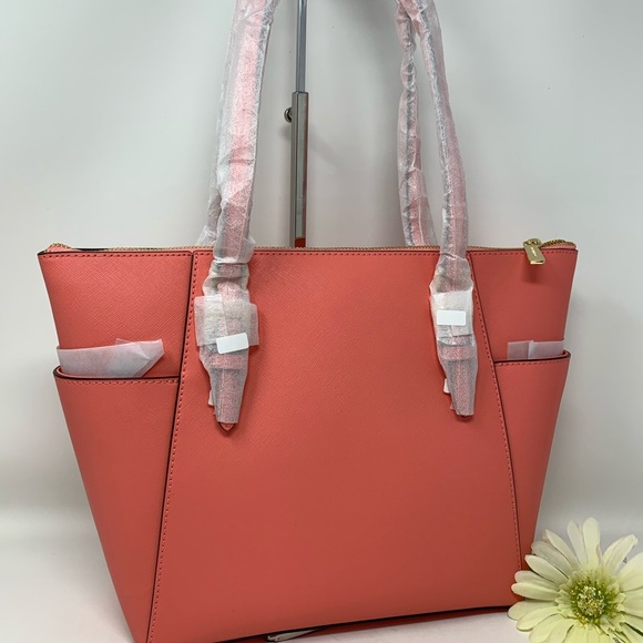 Michael Kors Charlotte Large Top Zip Tote - Picture 5 of 10